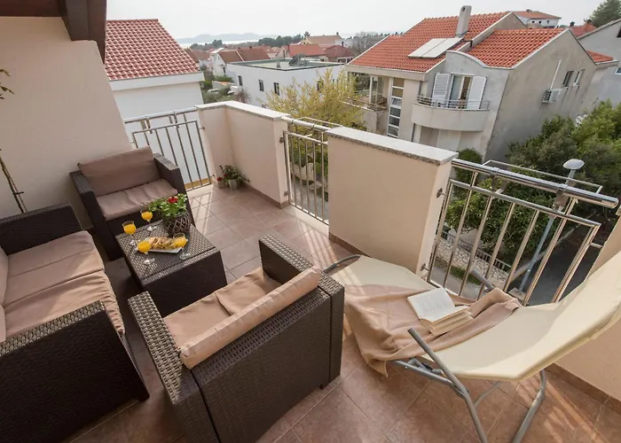 Apartman With Parking Spaces - 5816 Zadar