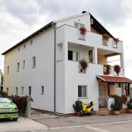 With Parking Spaces - 5816 Apartment *